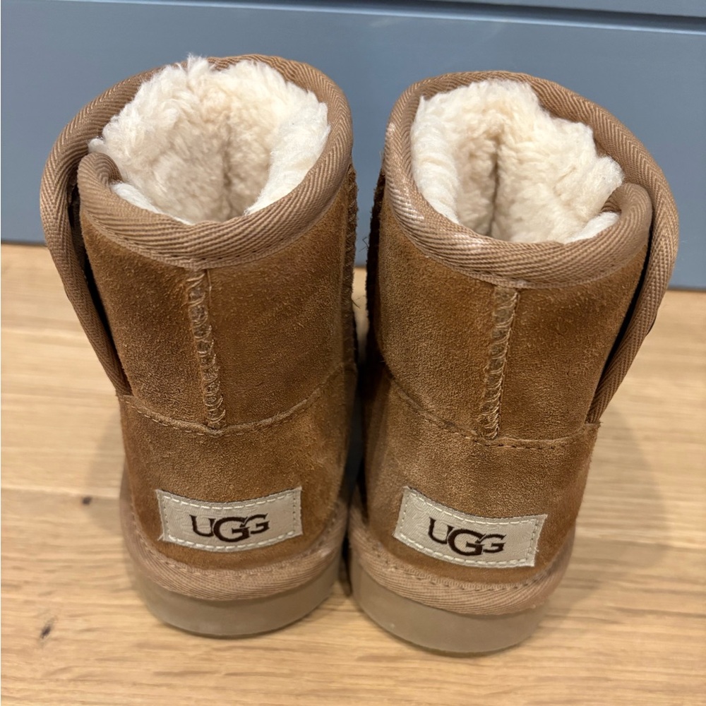 Ugg kids classic mini II boot little kid size 12 in chestnut